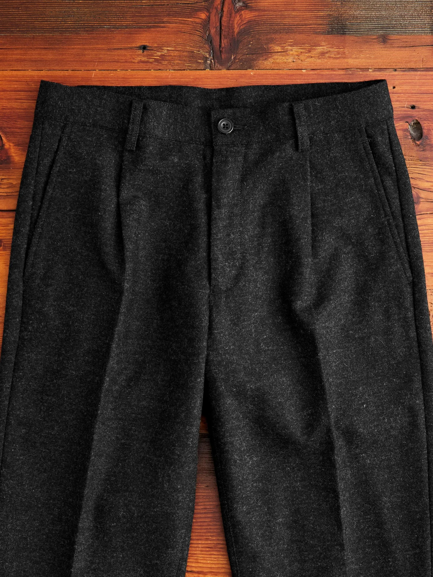 1-Pleat Wool Cashmere Trouser in Charcoal