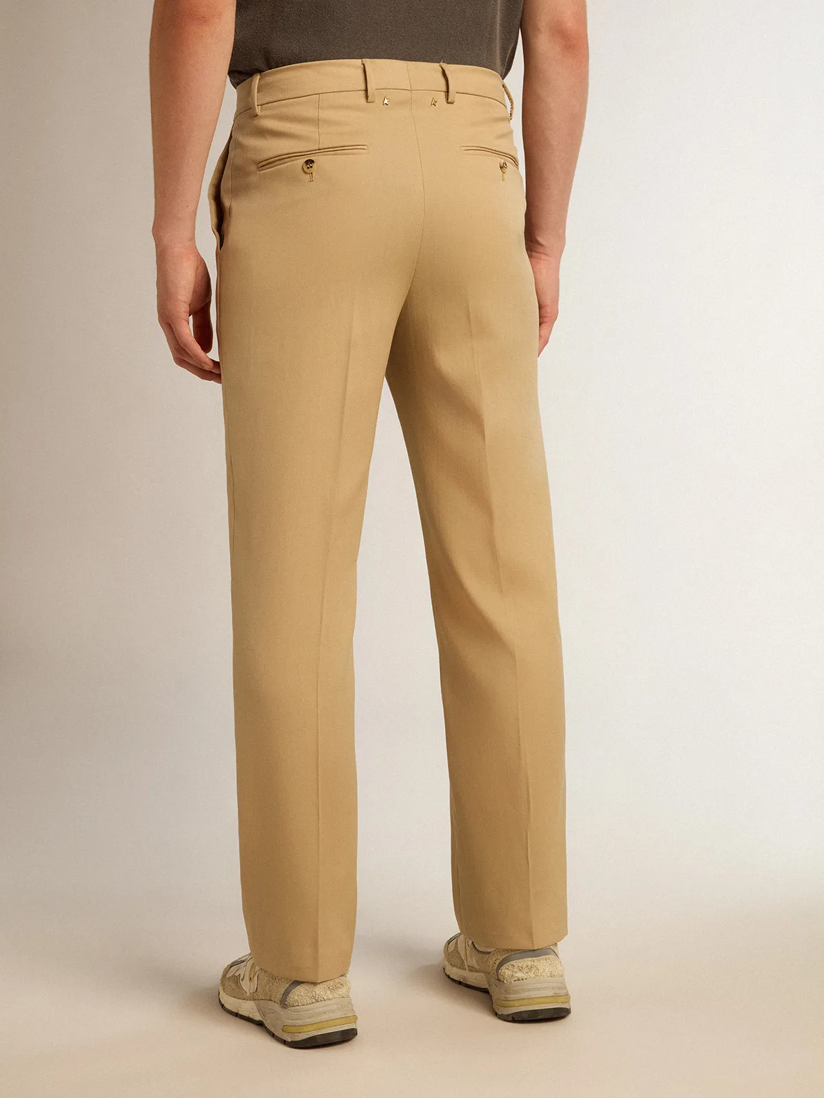 Men’s wool gabardine pants in sand